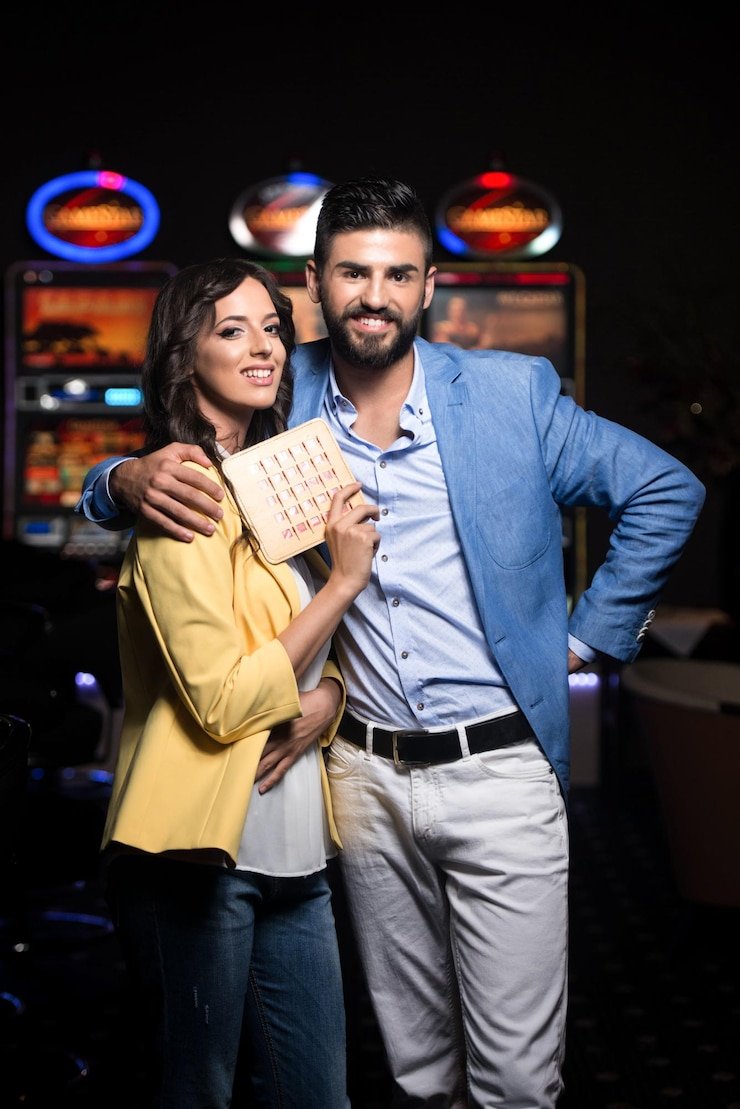 q77k Ruleta Americana de 8 Mesas